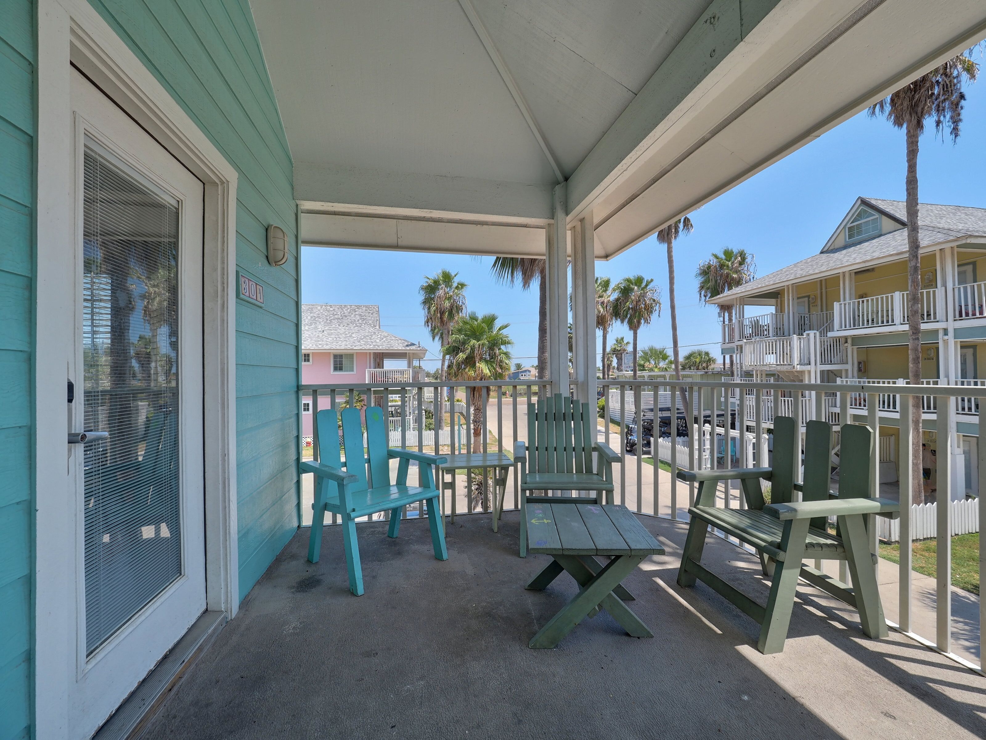 Familieloftsrom | Individuelt innredet, strykejern/-brett, wi-fi (inkludert) og sengetøy