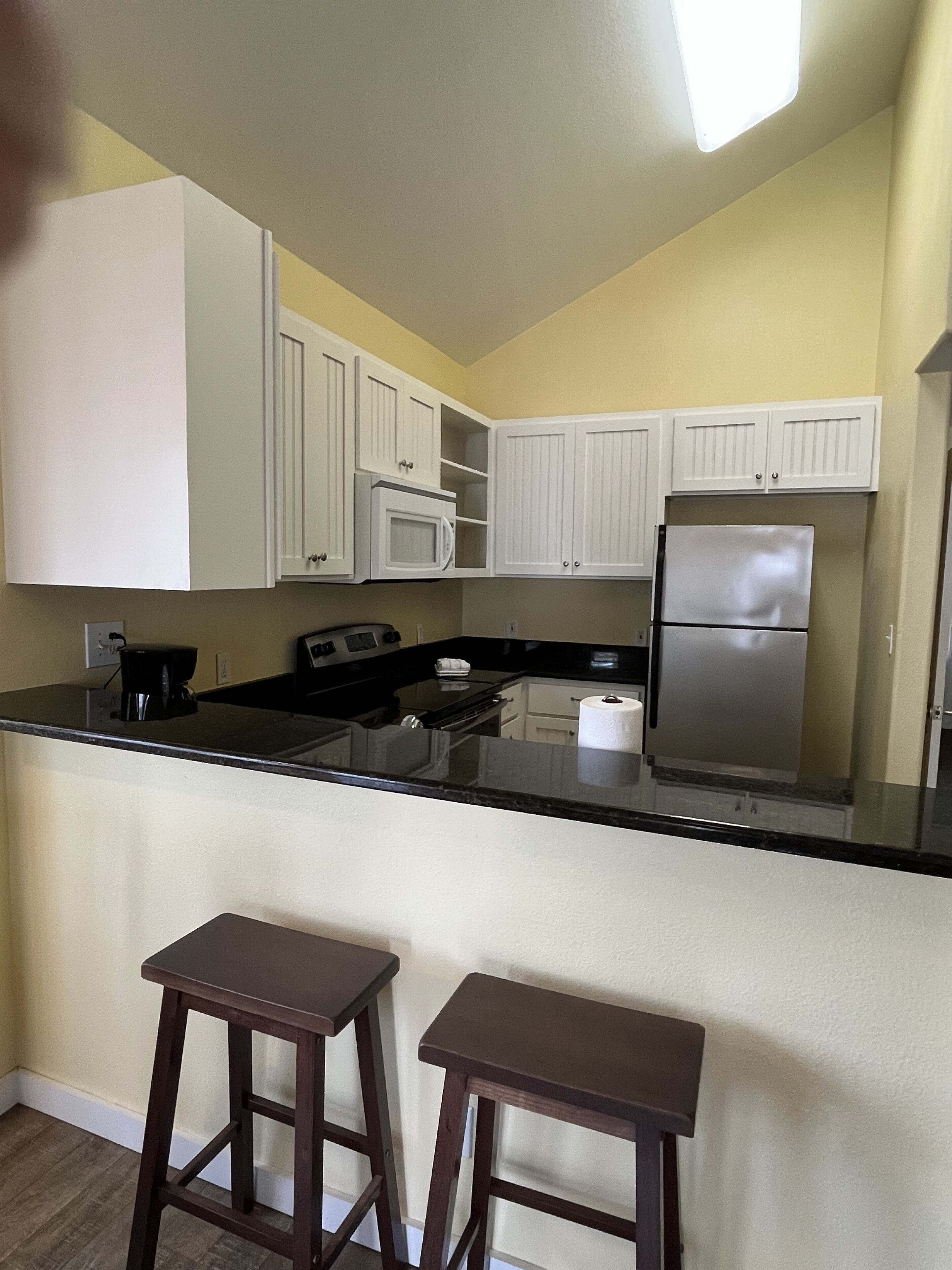 microwave, coffee/tea maker