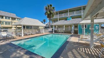 2 piscinas al aire libre, camas de piscina gratis