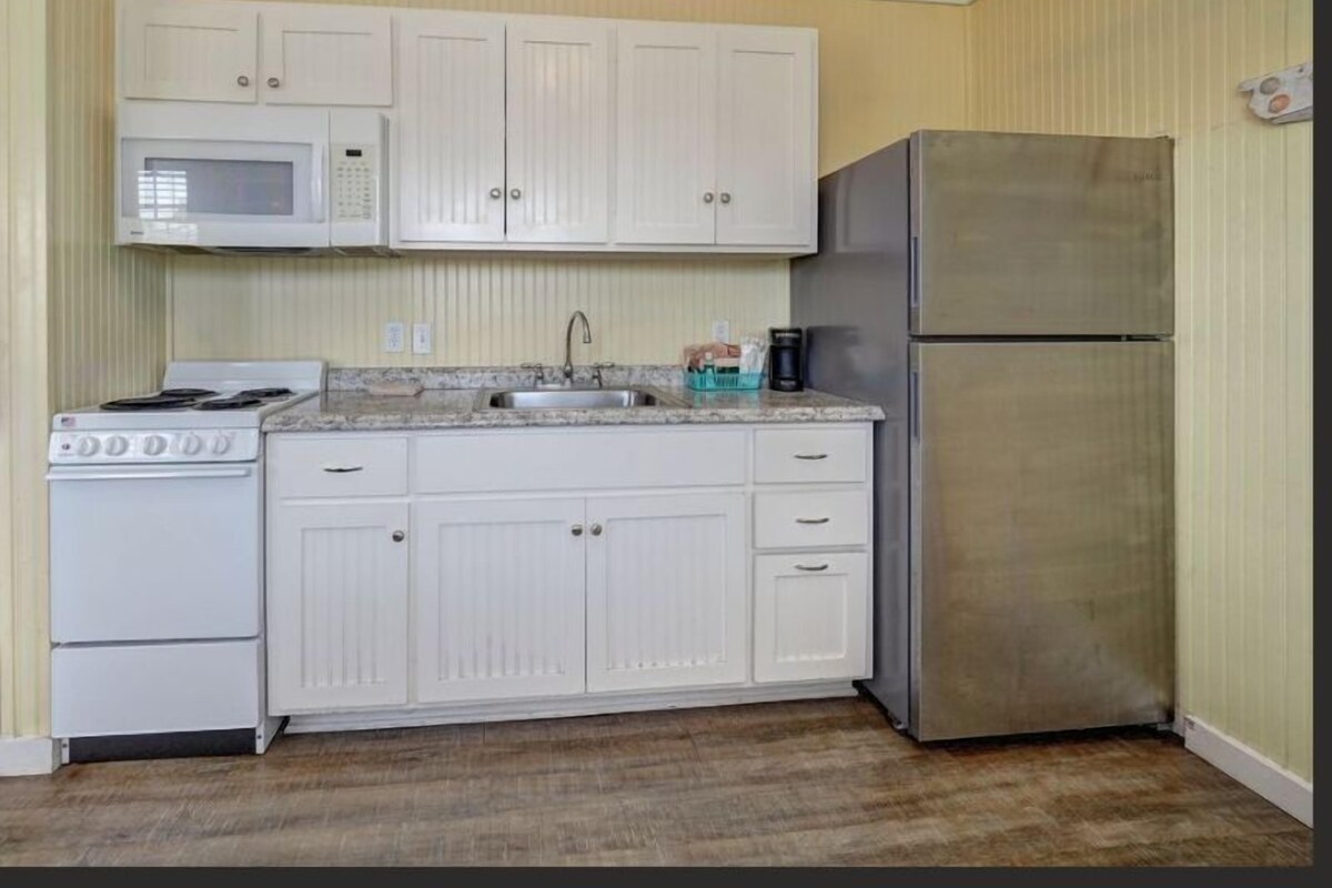 Cottage Suite | Bathroom | Free toiletries, hair dryer, towels, soap