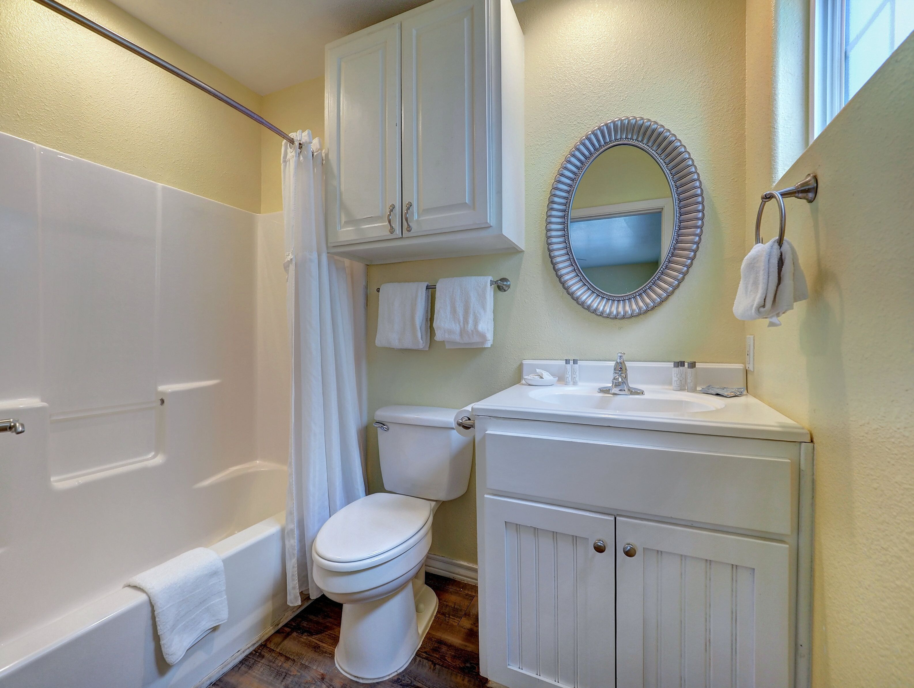 Suite – deluxe, flere senger | Bad | Toalettartikler (inkludert), hårføner, håndklær og såpe