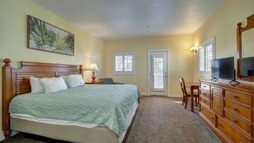 Elite Suite, 1 King Bed with Sofa bed, Pool View | Individually furnished, iron/ironing board, free WiFi, bed sheets