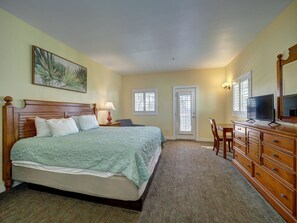 Individually furnished, iron/ironing board, free WiFi, bed sheets - Seashell Village Resort near the beach with kitchens (Port Aransas)