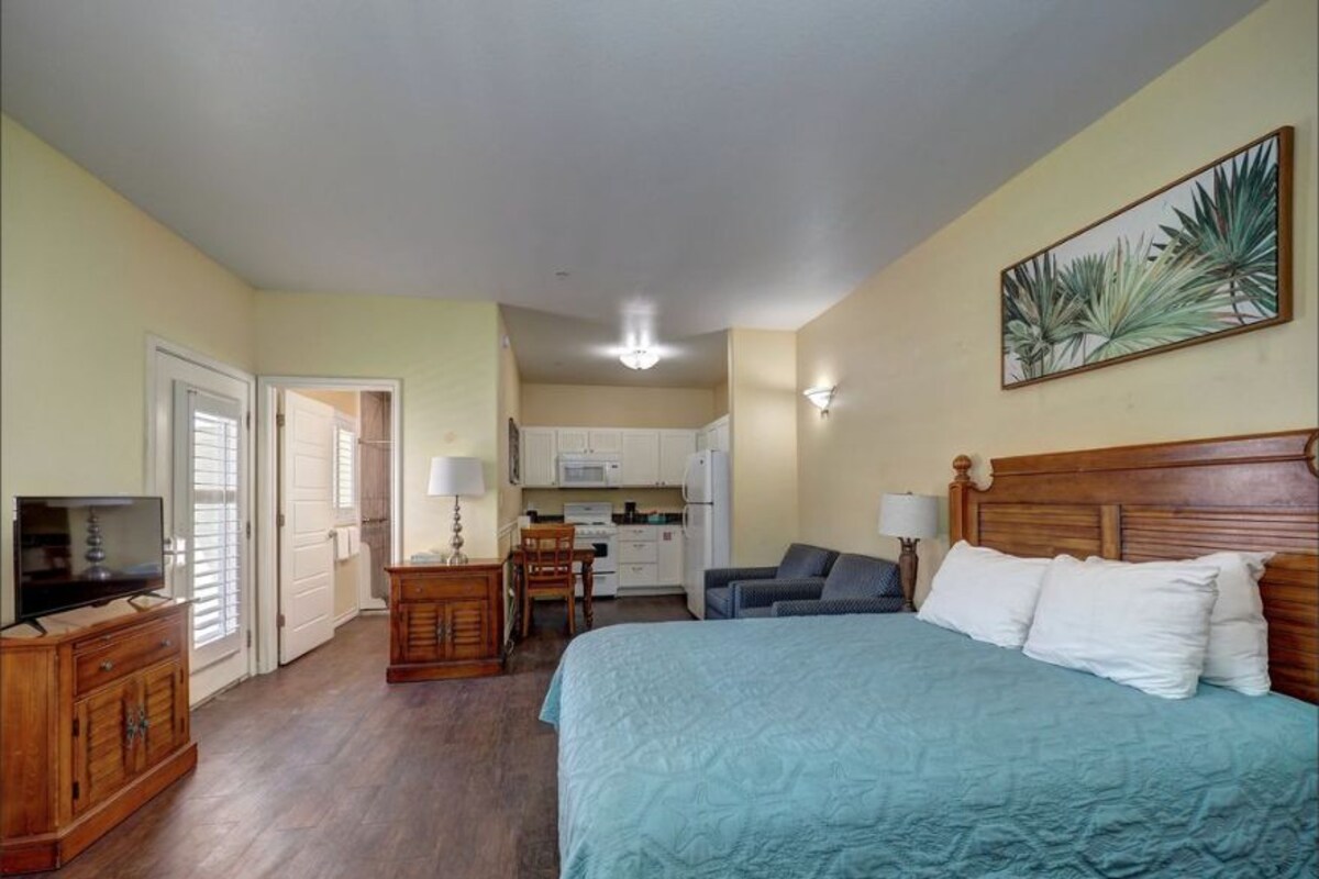 Efficiency | Iron/ironing board, WiFi (free), individually furnished, bed sheets