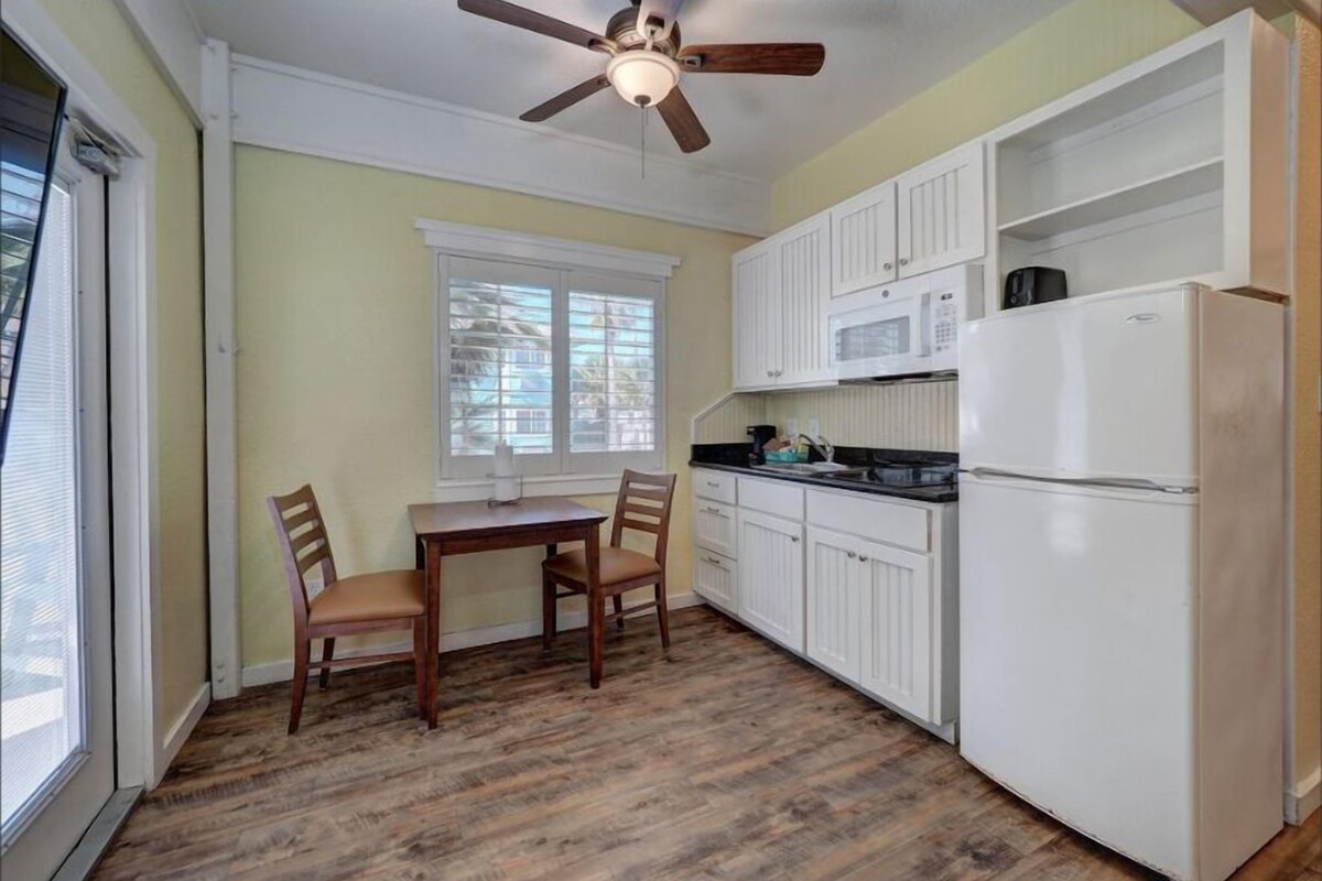 Kitchenette Suite | Iron/ironing board, WiFi (free), individually furnished, bed sheets