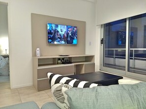32-inch Smart TV with cable channels, TV, Netflix