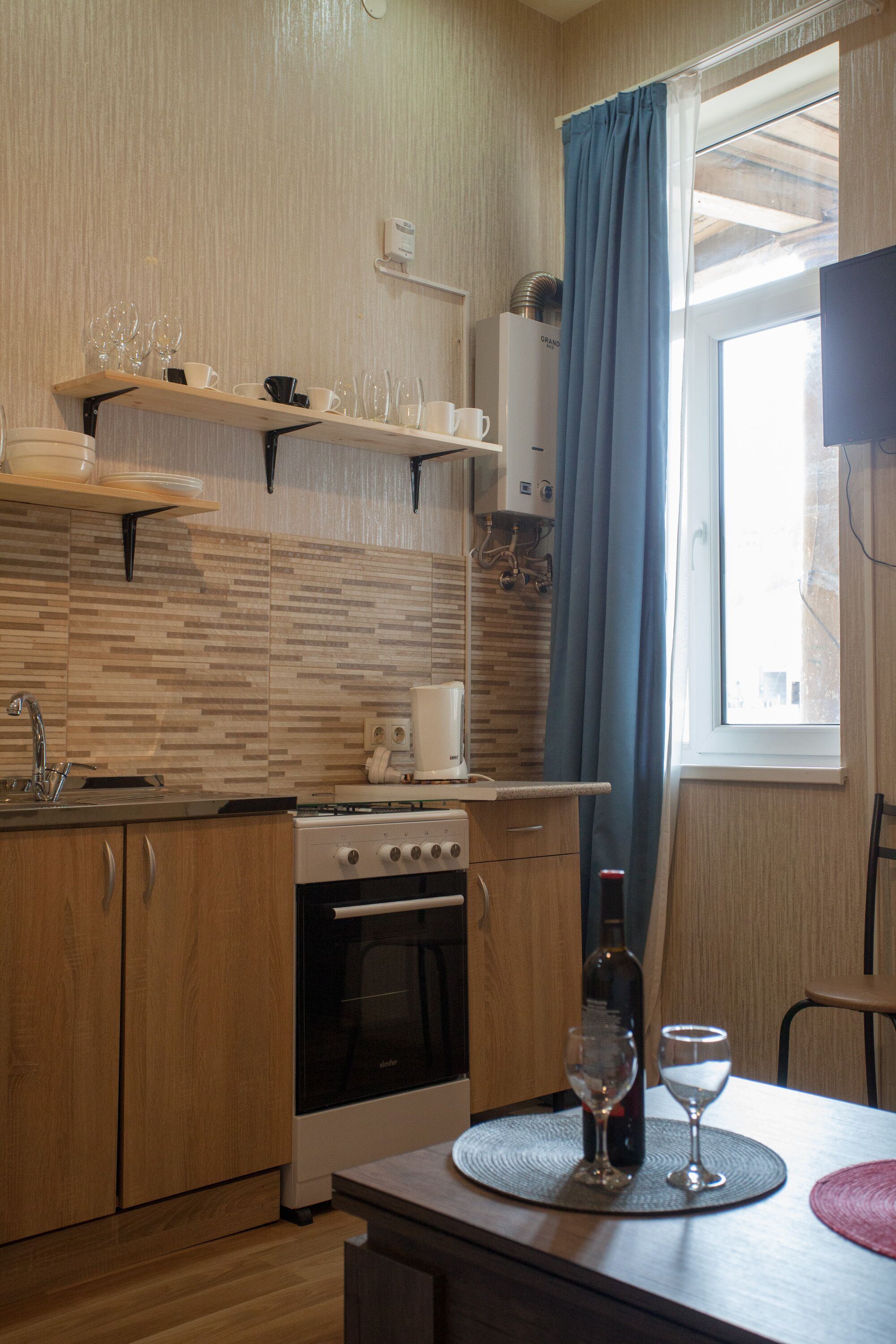 Microwave, coffee/tea maker, cookware/dishes/utensils