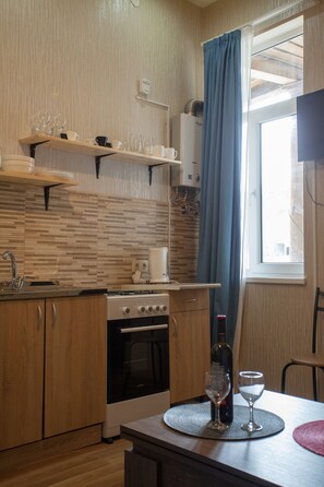 Microwave, coffee/tea maker, cookware/dishes/utensils