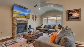 Télévision, cheminée, jeux vidéo, chaßne hi-fi