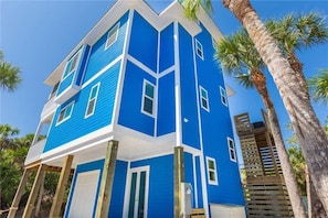 Front of property - 438 - Reel Laxing (Captiva)