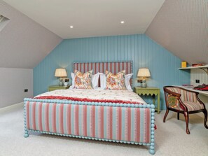 A bedroom with a bed, two bedside tables, a chair, and a desk. - Home Farm Cottage - UK10382 (Glenkindie, near Alford)
