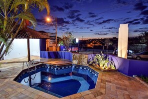 2 outdoor pools
