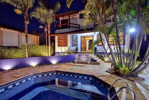 2 piscinas al aire libre