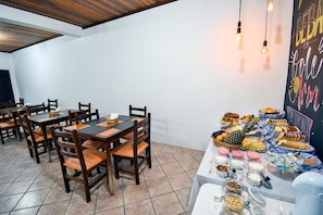 Tägliches inbegriffenes Frühstücksbuffet