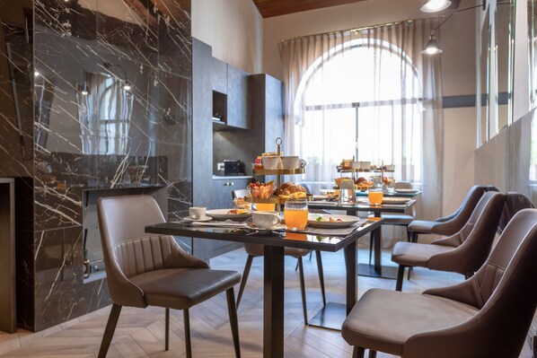 Breakfast area - NEMAN Maison Experience I Pantheon (Rome)