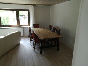 Casa Confort, 3 habitaciones, Terraza | Sala de estar | Televisión LED 