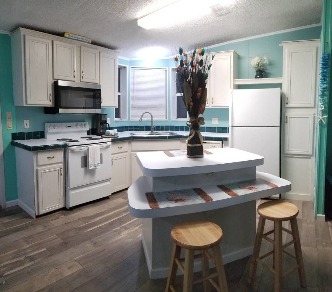 Emerald Guest | Private kitchen