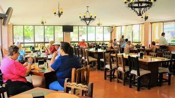 Breakfast, dinner, brunch served; Regional cuisine