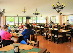 Breakfast, dinner, brunch served; Regional cuisine - Nuevo Centro Vacacional Gogorron (Villa de Reyes)