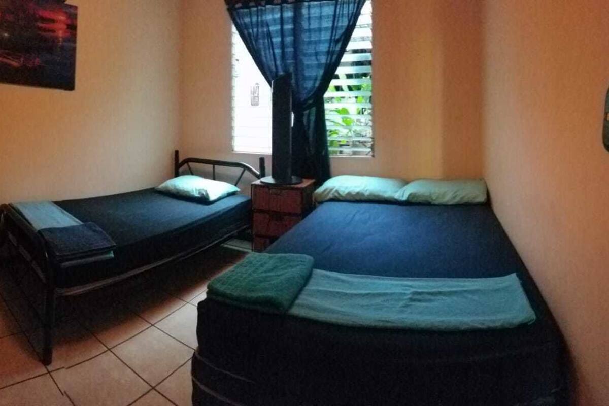 Standard szoba, több ágy, privát fürdőszoba