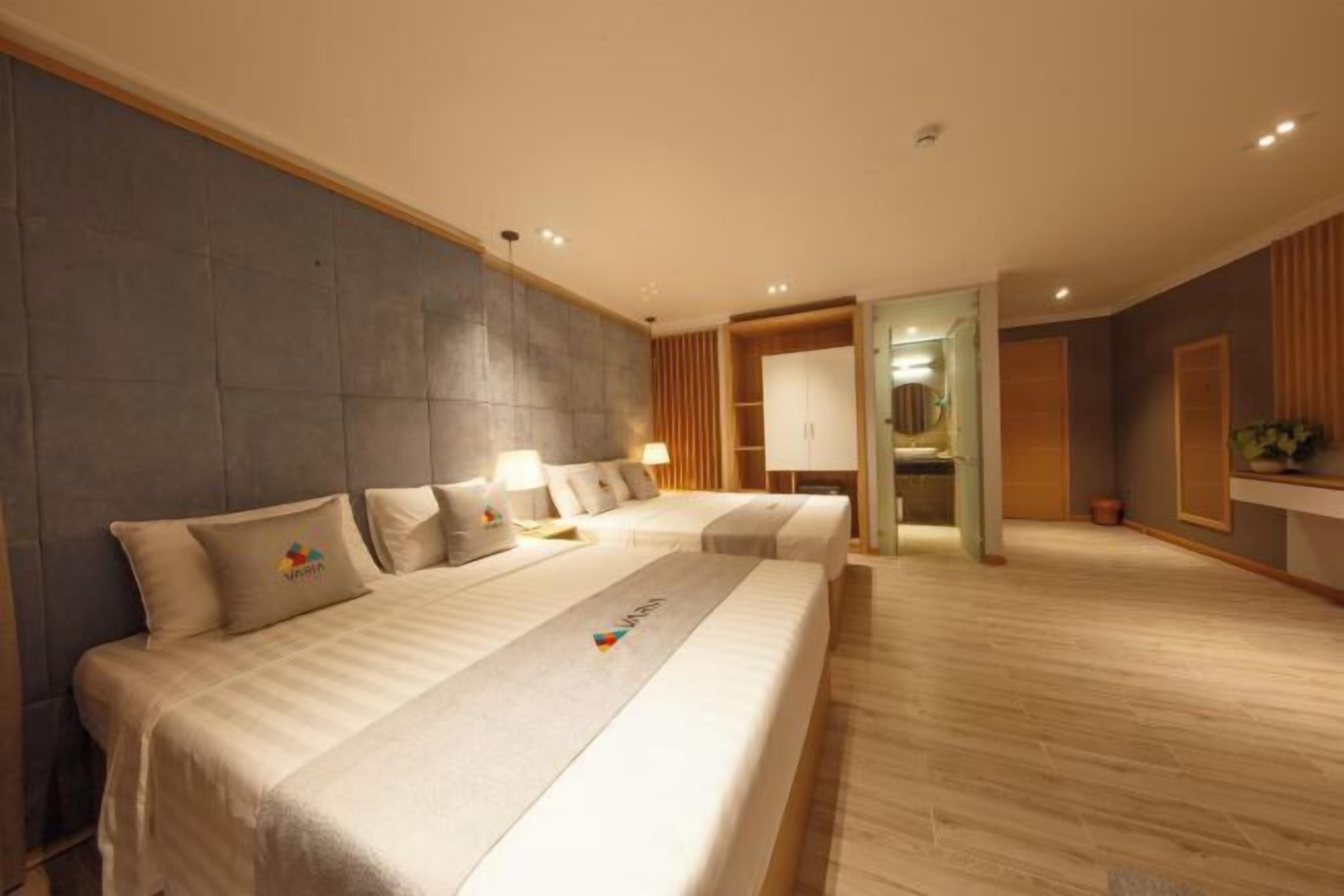 Minibar, in-room safe, desk, blackout curtains