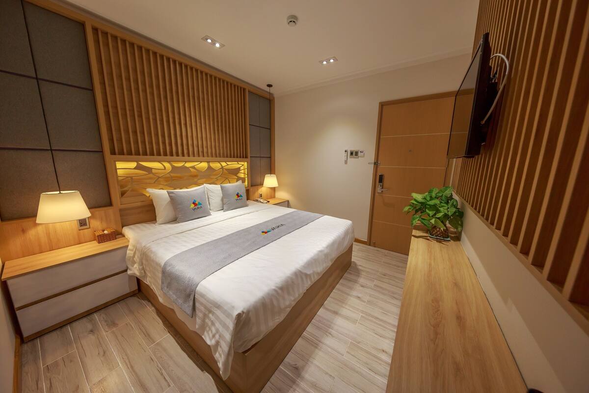 Superior Double Room, 1 King Bed | Minibar, in-room safe, desk, blackout curtains