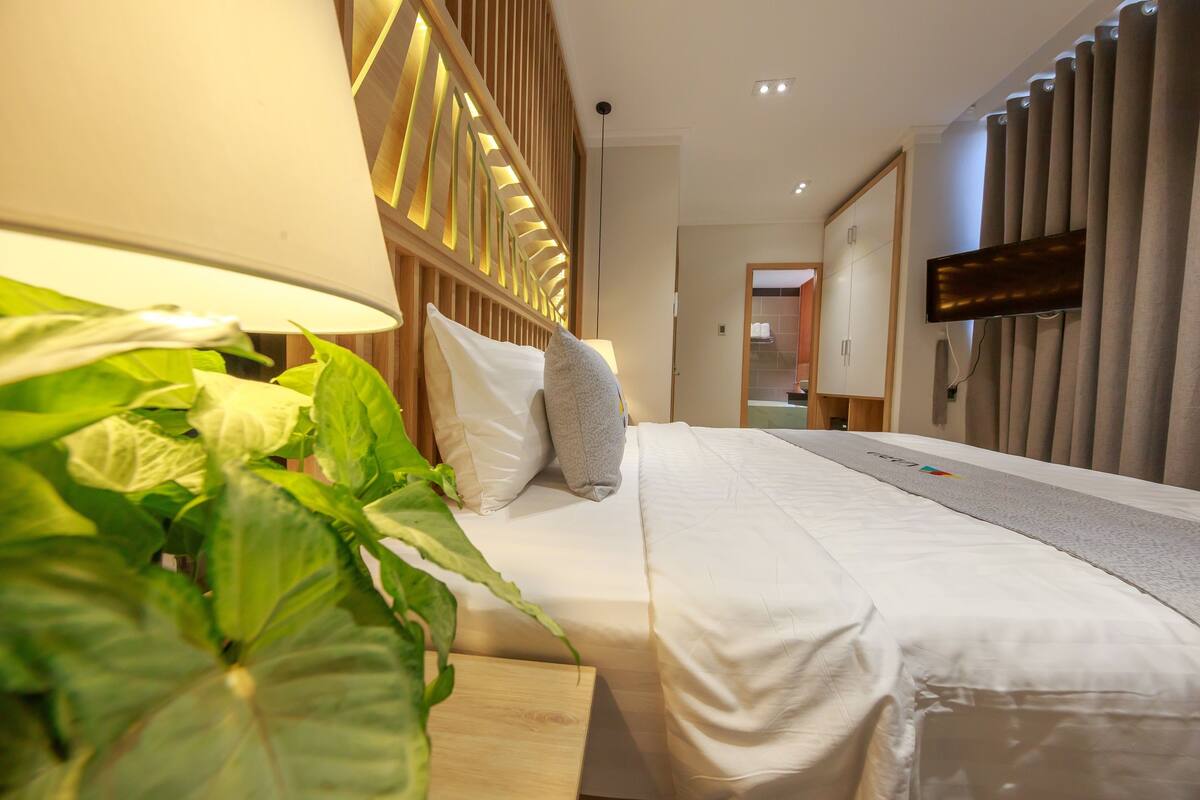 Deluxe Double Room, 1 King Bed | Minibar, in-room safe, desk, blackout curtains