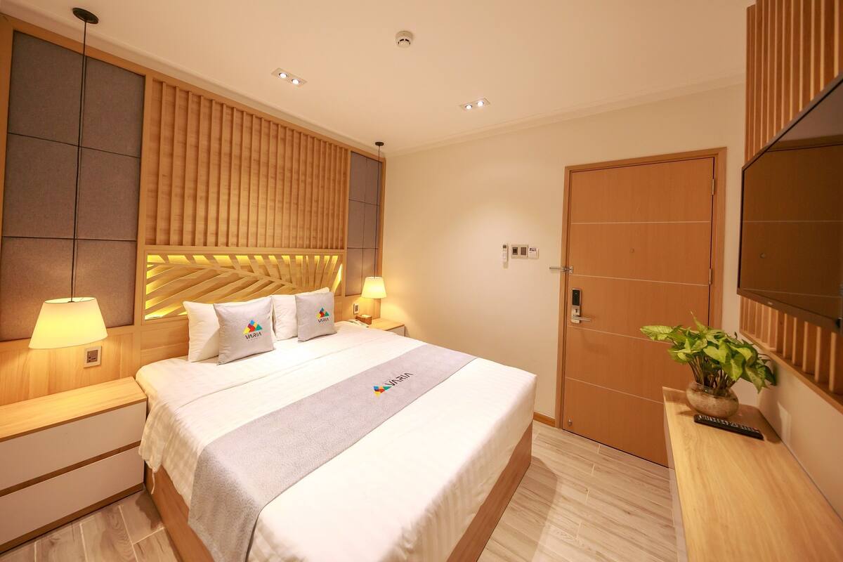 Standard Double Room, 1 King Bed | Minibar, in-room safe, desk, blackout curtains