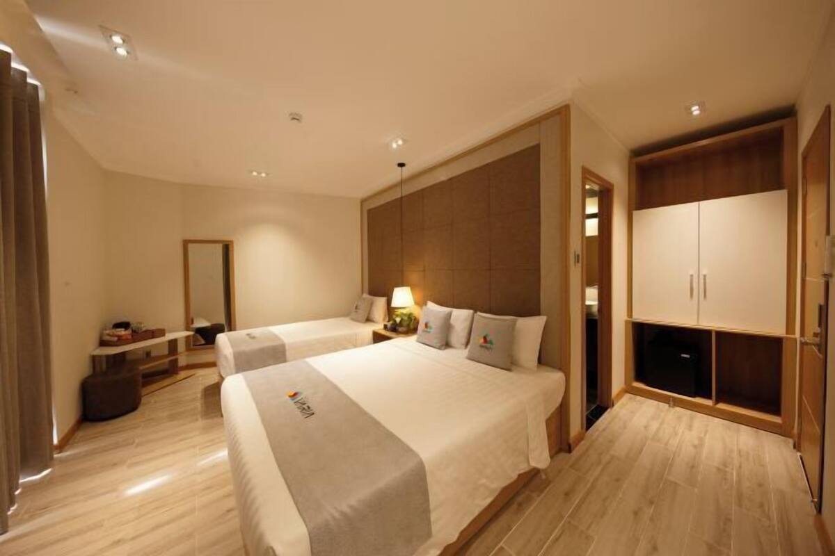 Minibar, in-room safe, desk, blackout curtains