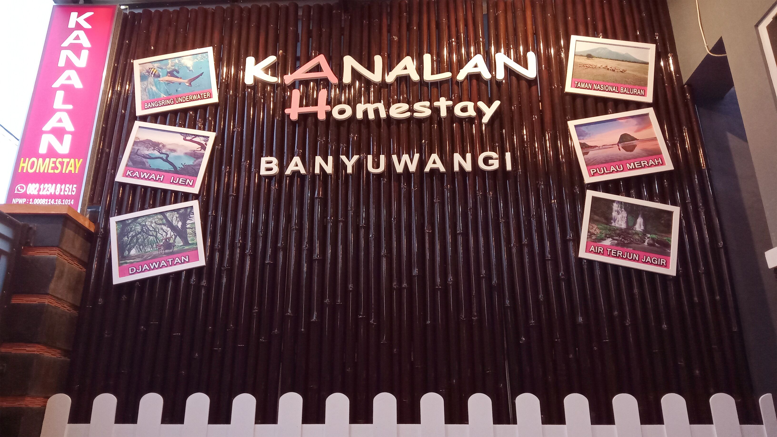 Cartell de Kanalan Homestay a Banyu Wangi amb fotos de llocs d'interès de la zona.