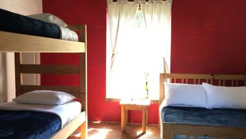 Habitación cuádruple estándar, 1 habitación, vista al jardín