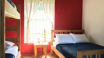 Habitación cuádruple estándar, 1 habitación, vista al jardín