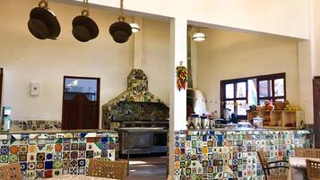 Se sirven desayunos, comidas y cenas