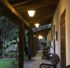 ห้องสแตนดาร์ดสำหรับสี่ท่าน, 1 ห้องนอน, วิวสวน | วิวจากห้องพัก