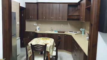 Deluxe Apartment | Private kitchen | Fridge, oven, stovetop, electric kettle