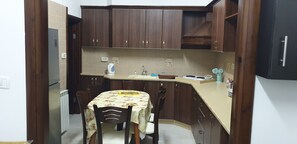 Lägenhet Deluxe | Eget kök | Kylskåp, ugn, spishäll och vattenkokare