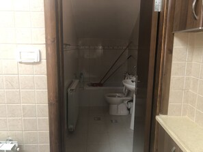 Lägenhet Deluxe | Badrum | Hårtork, handdukar, tvål och schampo