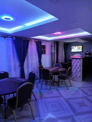 Breakfast, lunch, dinner served; local and international cuisine - Kentania Hotel (Nakuru)