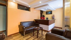 Lobby sitting area - Kentania Hotel (Nakuru)