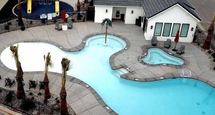 ✈️ Wanderlust - POOL IS OPEN!!!