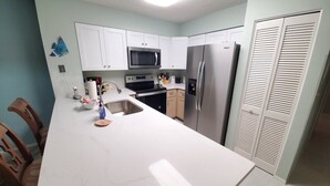 茶具/  咖啡用具、冰箱、微波炉、烤箱