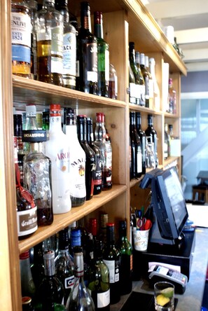 Bar (on property) - Ferry House Inn (Milford Haven)