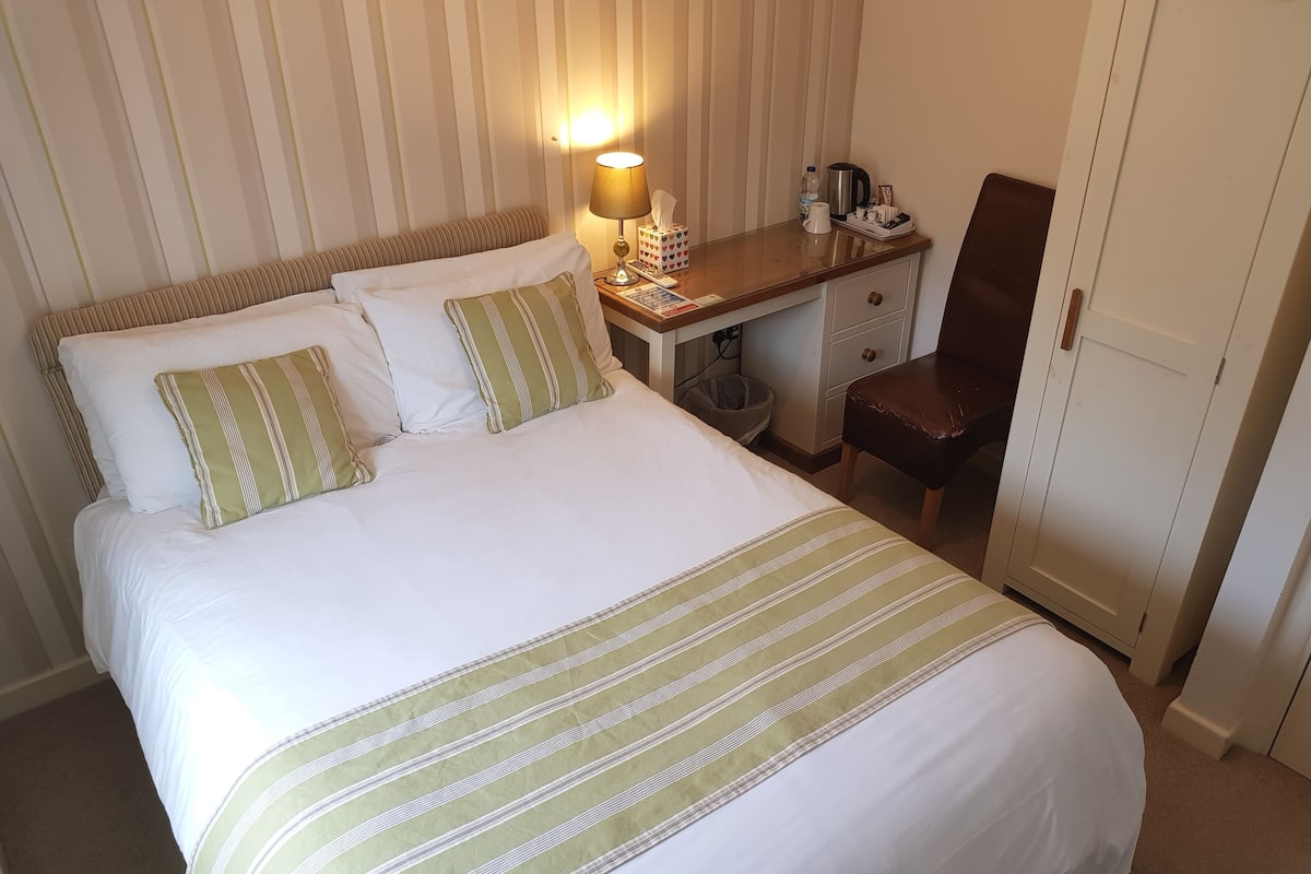Chambre Standard double, salle de bain attenante