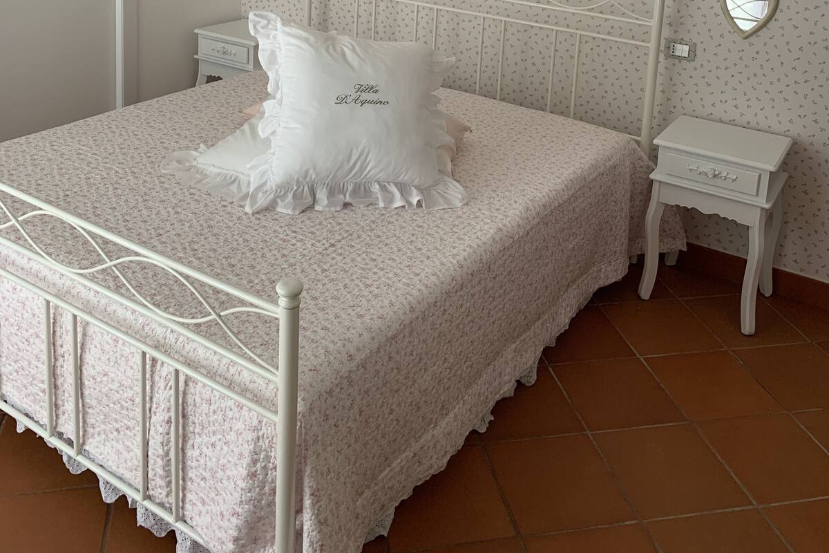 Habitación doble estándar, vista al patio (Camelia) | 1 habitación y ropa de cama de alta calidad