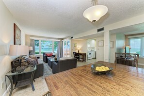 テレビ、DVD プレーヤー、書庫、ビデオライブラリ