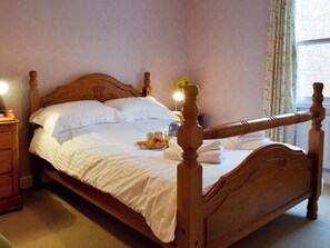3 bedrooms, free WiFi, bed sheets - 3 bedroom accommodation in Staithes, near Saltburn-by-the-Sea (Staithes, near Saltburn-by-the-Sea)