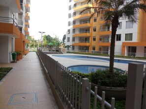 Outdoor pool - LUXURIOS APARTMETN NEAR CHIPICHAPE SHOPPING (12) (• Valle del Cauca, CO-VAC)