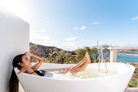 迷你吧、特色装修、笔记本电脑工作区、免费 WiFi