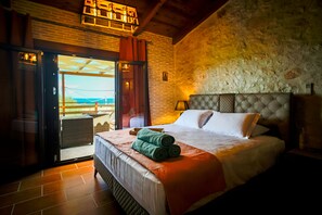 2 bedrooms, in-room safe, iron/ironing board, free WiFi