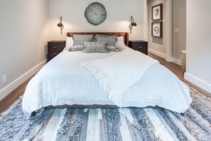 5 bedrooms, iron/ironing board, Internet, bed sheets
